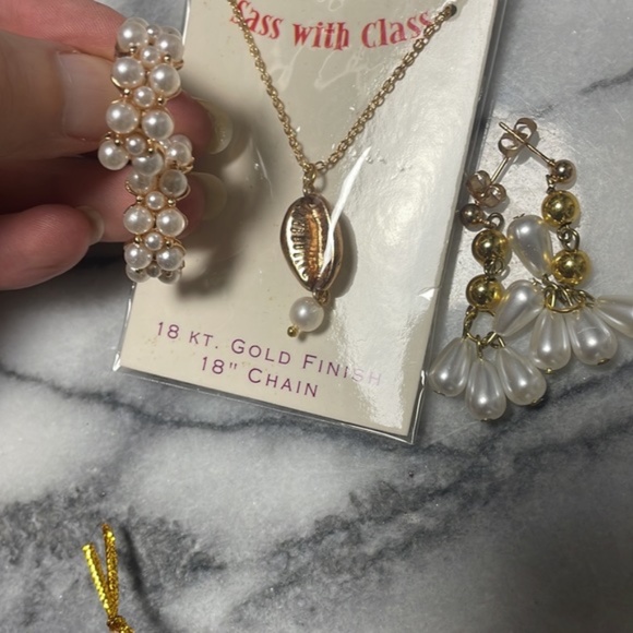 Jewelry bundle 18 KT gold chain necklace real pearl crowie shell - Picture 11 of 11